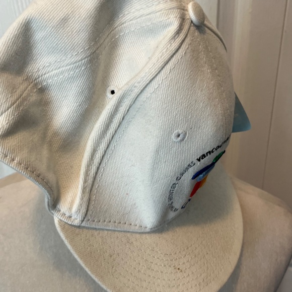 Vancouver 2010 Olympics hat new with tags - Picture 4 of 7
